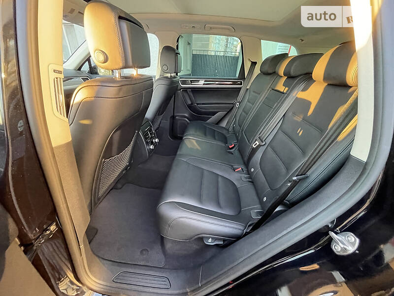 Позашляховик / Кросовер Volkswagen Touareg 2014 в Луцьку