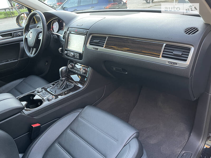 Позашляховик / Кросовер Volkswagen Touareg 2014 в Луцьку
