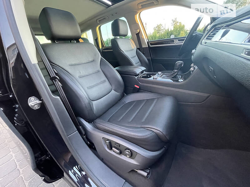 Позашляховик / Кросовер Volkswagen Touareg 2014 в Луцьку
