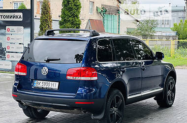 Позашляховик / Кросовер Volkswagen Touareg 2005 в Рівному