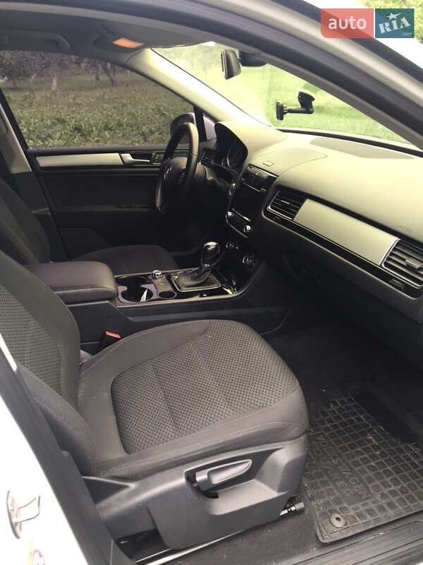 Позашляховик / Кросовер Volkswagen Touareg 2013 в Одесі