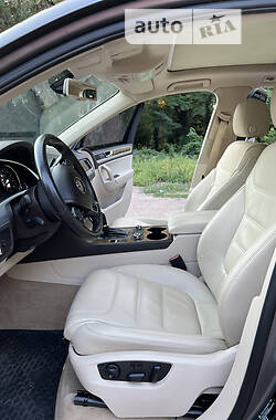 Внедорожник / Кроссовер Volkswagen Touareg 2010 в Кривом Роге