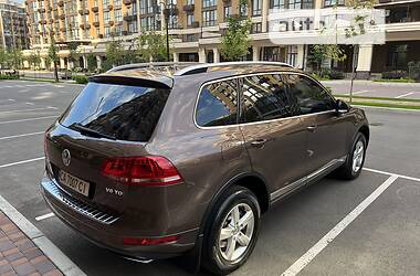 Позашляховик / Кросовер Volkswagen Touareg 2013 в 
