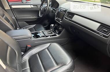 Позашляховик / Кросовер Volkswagen Touareg 2013 в 