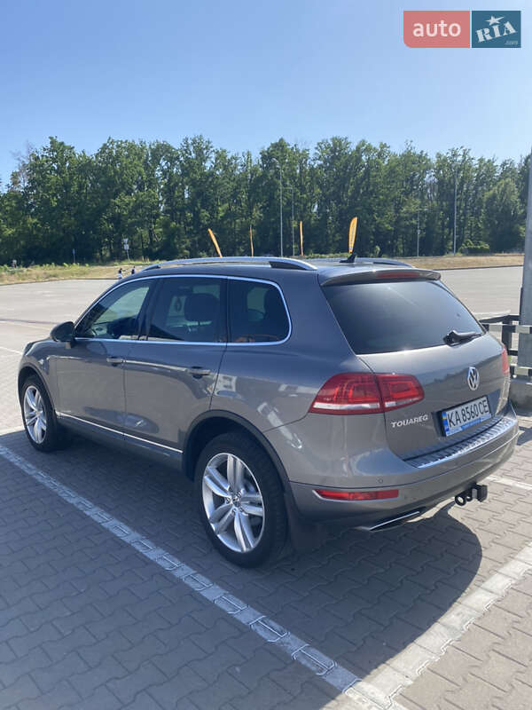 Внедорожник / Кроссовер Volkswagen Touareg 2012 в Киеве