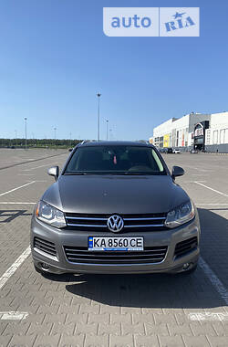 Внедорожник / Кроссовер Volkswagen Touareg 2012 в Борисполе