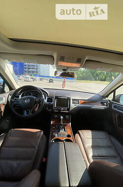 Внедорожник / Кроссовер Volkswagen Touareg 2012 в Борисполе