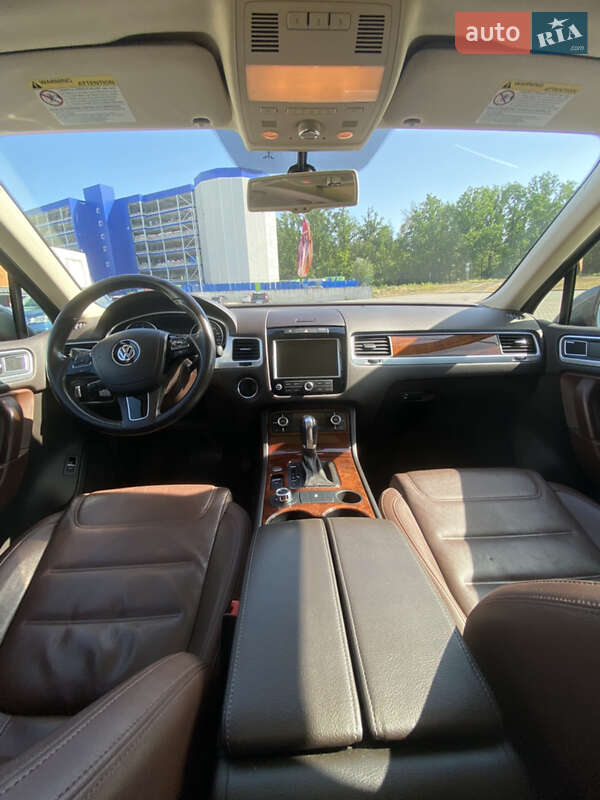 Внедорожник / Кроссовер Volkswagen Touareg 2012 в Киеве