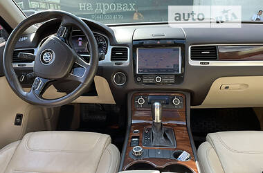 Внедорожник / Кроссовер Volkswagen Touareg 2011 в Киеве