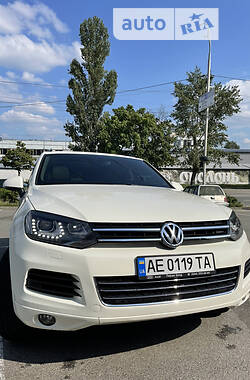 Внедорожник / Кроссовер Volkswagen Touareg 2011 в Киеве