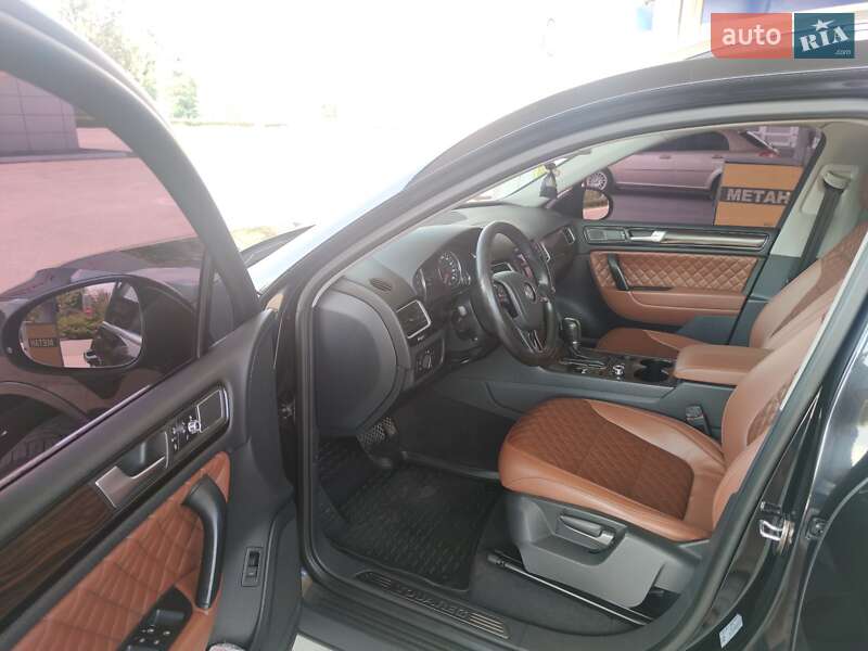Позашляховик / Кросовер Volkswagen Touareg 2014 в Дніпрі