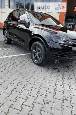 Внедорожник / Кроссовер Volkswagen Touareg 2013 в Хмельницком
