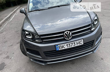 Позашляховик / Кросовер Volkswagen Touareg 2014 в Рівному