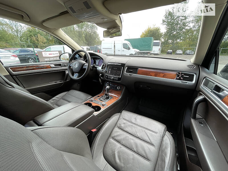 Внедорожник / Кроссовер Volkswagen Touareg 2010 в Бердичеве
