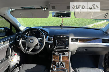 Внедорожник / Кроссовер Volkswagen Touareg 2012 в Ирпене