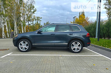 Внедорожник / Кроссовер Volkswagen Touareg 2012 в Киеве