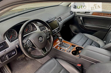 Внедорожник / Кроссовер Volkswagen Touareg 2012 в Киеве