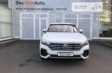 Позашляховик / Кросовер Volkswagen Touareg 2019 в Києві