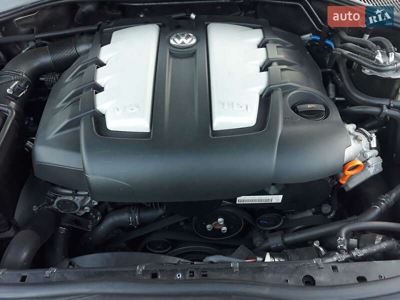 Позашляховик / Кросовер Volkswagen Touareg 2005 в Львові