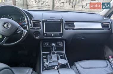 Позашляховик / Кросовер Volkswagen Touareg 2014 в 