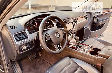 Внедорожник / Кроссовер Volkswagen Touareg 2013 в Одессе