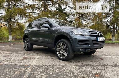 Внедорожник / Кроссовер Volkswagen Touareg 2014 в Ужгороде