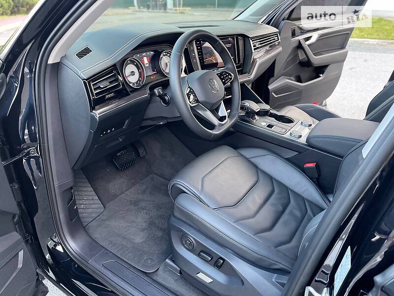 Внедорожник / Кроссовер Volkswagen Touareg 2021 в Киеве
