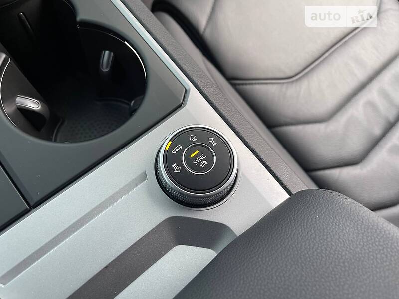 Внедорожник / Кроссовер Volkswagen Touareg 2021 в Киеве