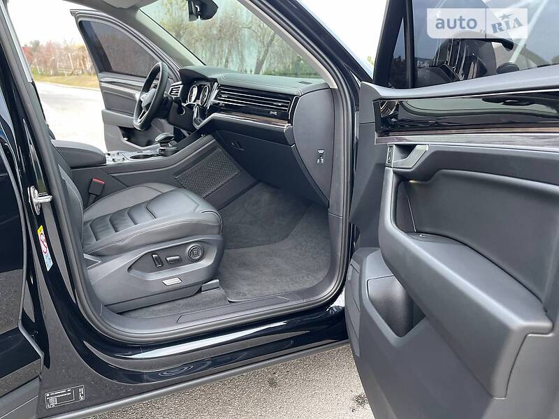 Внедорожник / Кроссовер Volkswagen Touareg 2021 в Киеве