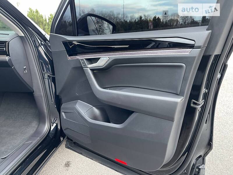 Внедорожник / Кроссовер Volkswagen Touareg 2021 в Киеве