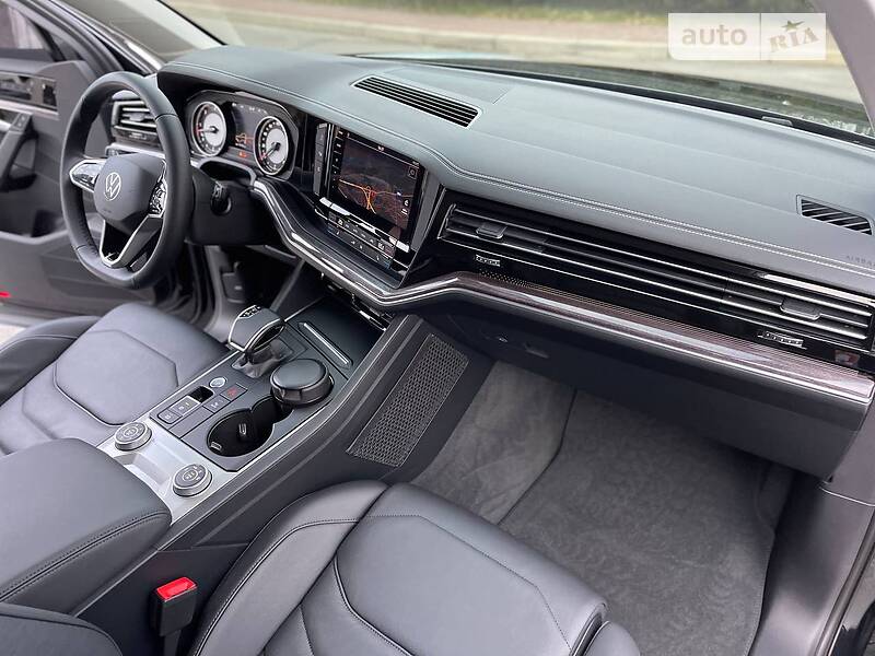 Внедорожник / Кроссовер Volkswagen Touareg 2021 в Киеве