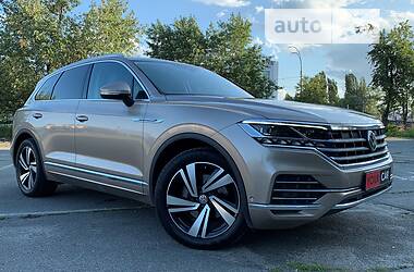 Позашляховик / Кросовер Volkswagen Touareg 2019 в Києві