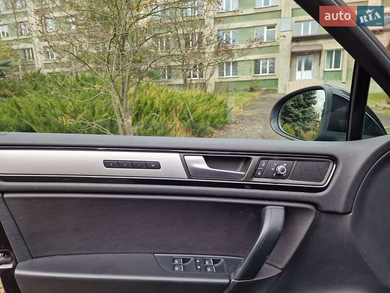 Позашляховик / Кросовер Volkswagen Touareg 2013 в Рівному
