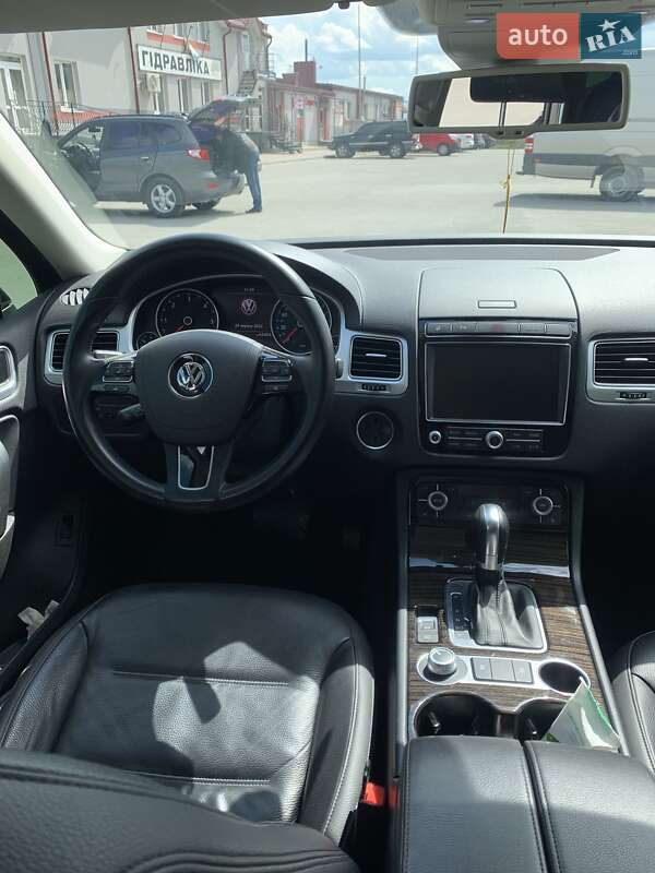 Внедорожник / Кроссовер Volkswagen Touareg 2014 в Тернополе