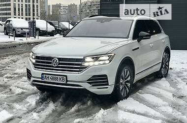 Внедорожник / Кроссовер Volkswagen Touareg 2019 в Киеве