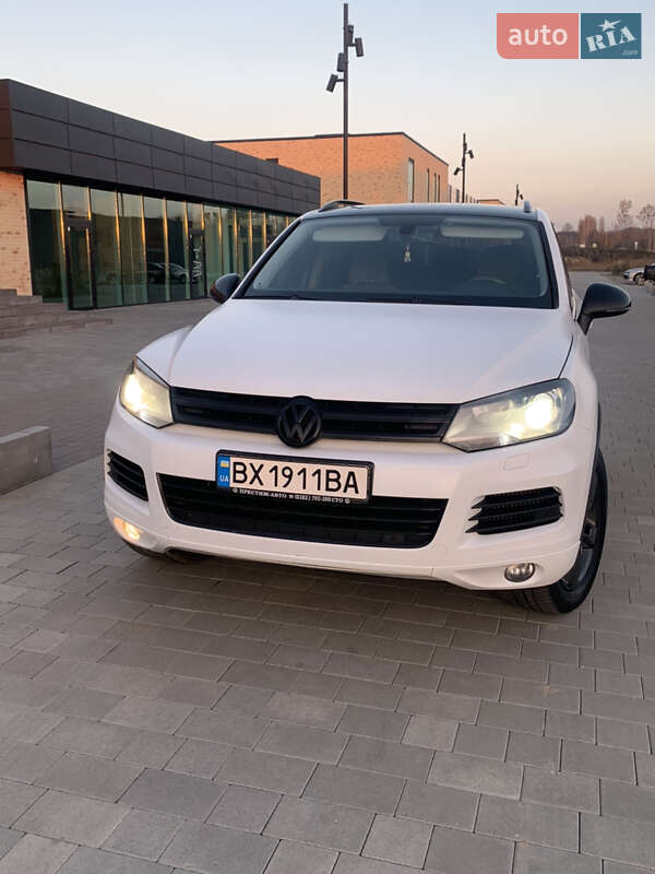 Внедорожник / Кроссовер Volkswagen Touareg 2012 в Хмельницком