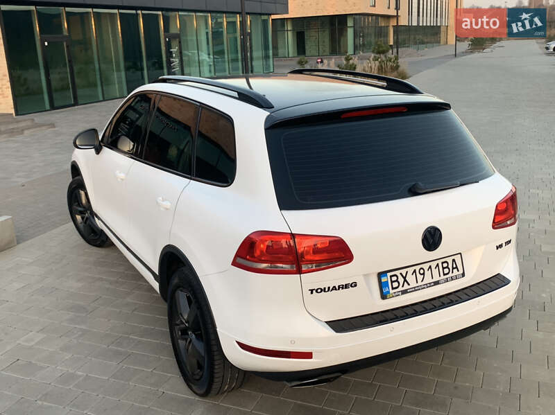 Внедорожник / Кроссовер Volkswagen Touareg 2012 в Хмельницком