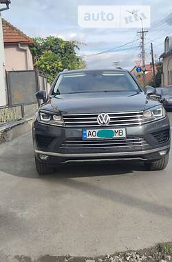 Внедорожник / Кроссовер Volkswagen Touareg 2016 в Мукачево
