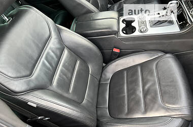 Внедорожник / Кроссовер Volkswagen Touareg 2010 в 