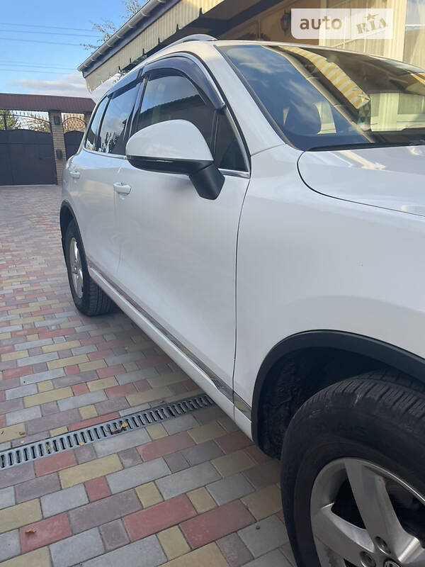 Позашляховик / Кросовер Volkswagen Touareg 2012 в Черкасах