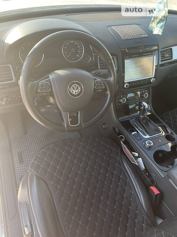 Позашляховик / Кросовер Volkswagen Touareg 2012 в Черкасах