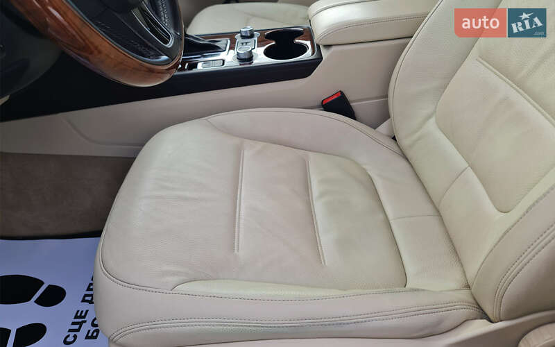 Внедорожник / Кроссовер Volkswagen Touareg 2015 в Львове