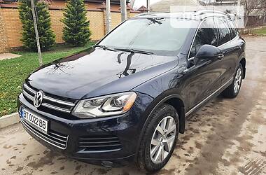 Позашляховик / Кросовер Volkswagen Touareg 2014 в Києві