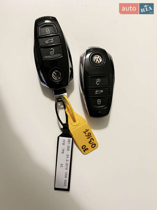 Внедорожник / Кроссовер Volkswagen Touareg 2018 в Киеве