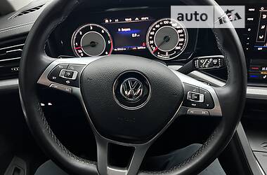 Внедорожник / Кроссовер Volkswagen Touareg 2019 в Тернополе