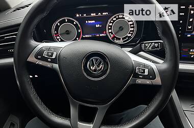 Позашляховик / Кросовер Volkswagen Touareg 2019 в Тернополі