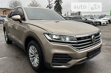 Внедорожник / Кроссовер Volkswagen Touareg 2019 в Тернополе