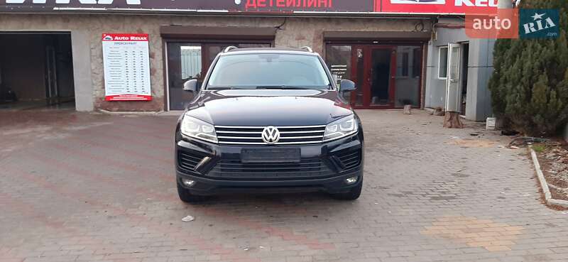 Позашляховик / Кросовер Volkswagen Touareg 2015 в Миколаєві