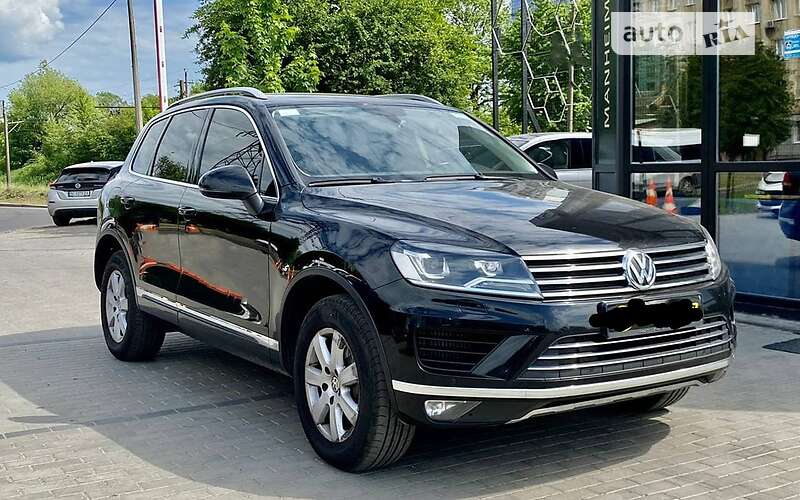 Внедорожник / Кроссовер Volkswagen Touareg 2016 в Калуше