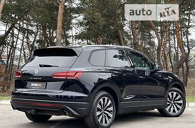 Внедорожник / Кроссовер Volkswagen Touareg 2020 в Киеве